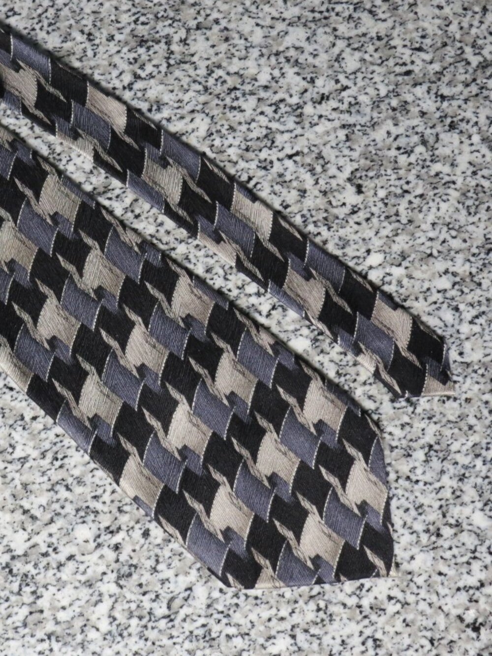 Carlos Bevenzia Men’s Tie 100% Silk Handmade Exc Condition